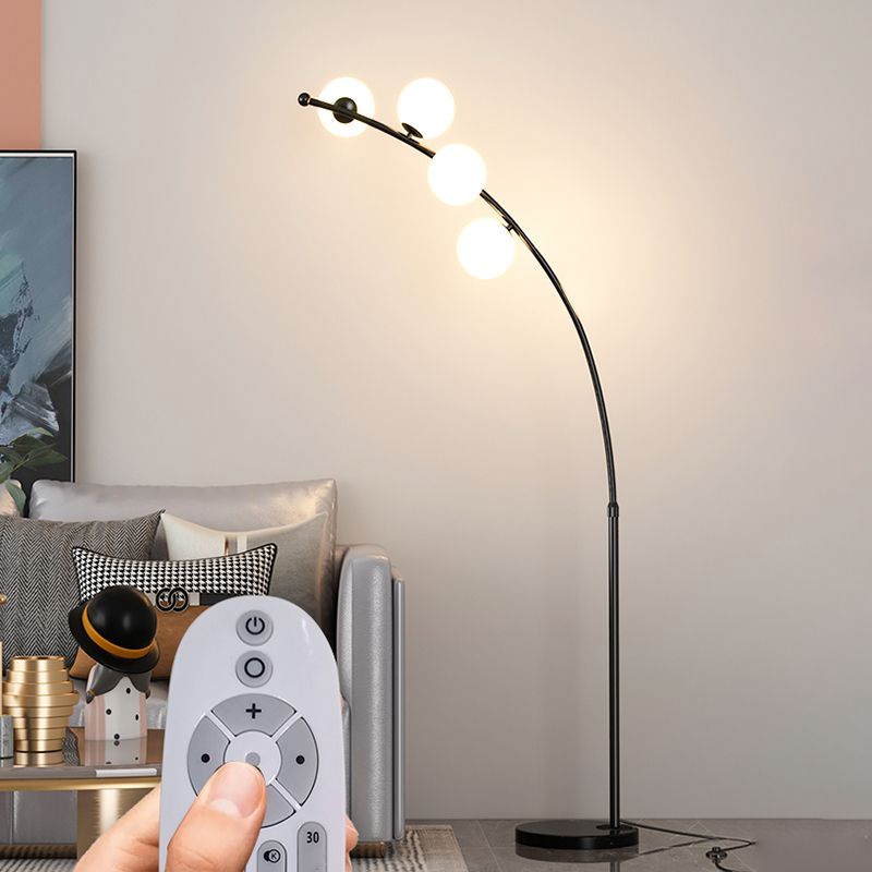 Zinco Arco – versione oro lampada arco bolla in soggiorno elegante