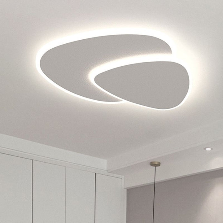 Zinco Geometria – plafoniera geometrica accesa in soggiorno moderno
