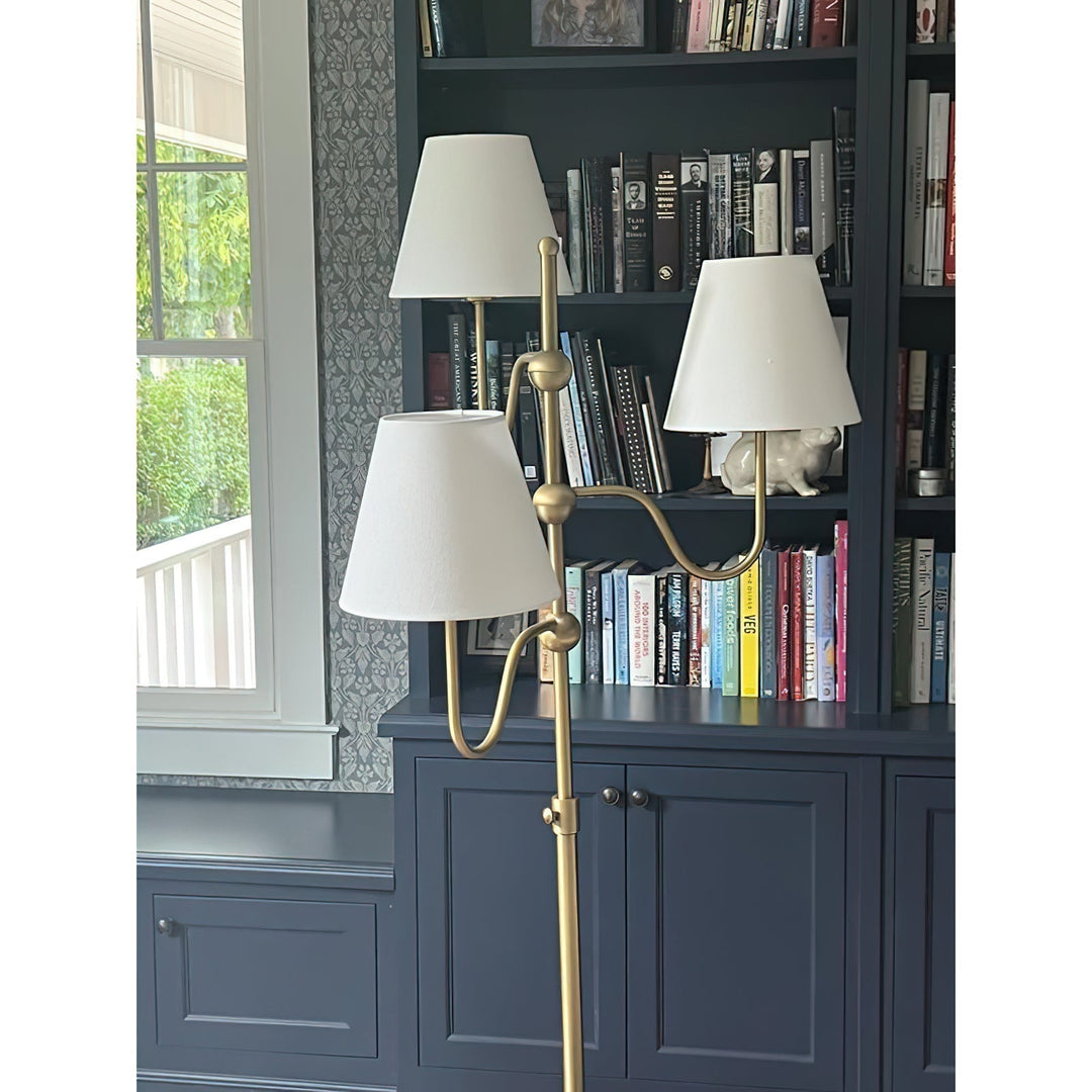 Zinco Triple – luce diffusa tre paralumi in soggiorno amplio
