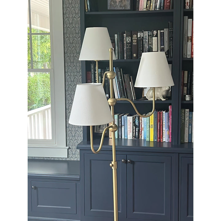 Zinco Triple – luce diffusa tre paralumi in soggiorno amplio